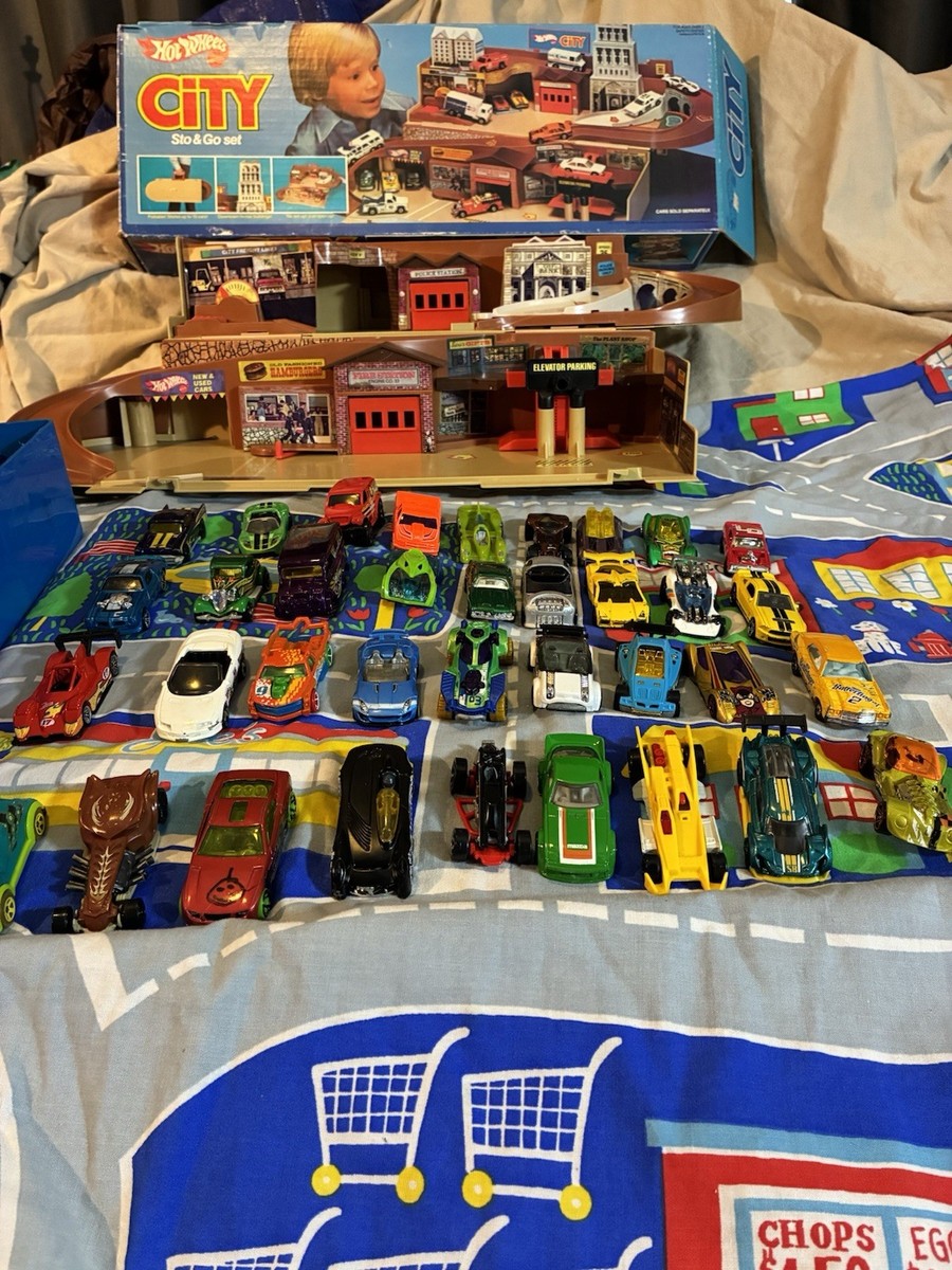 Hot Wheels City Service Center Sto N Go Playset Car Wash Garage Gas Vintage  1979