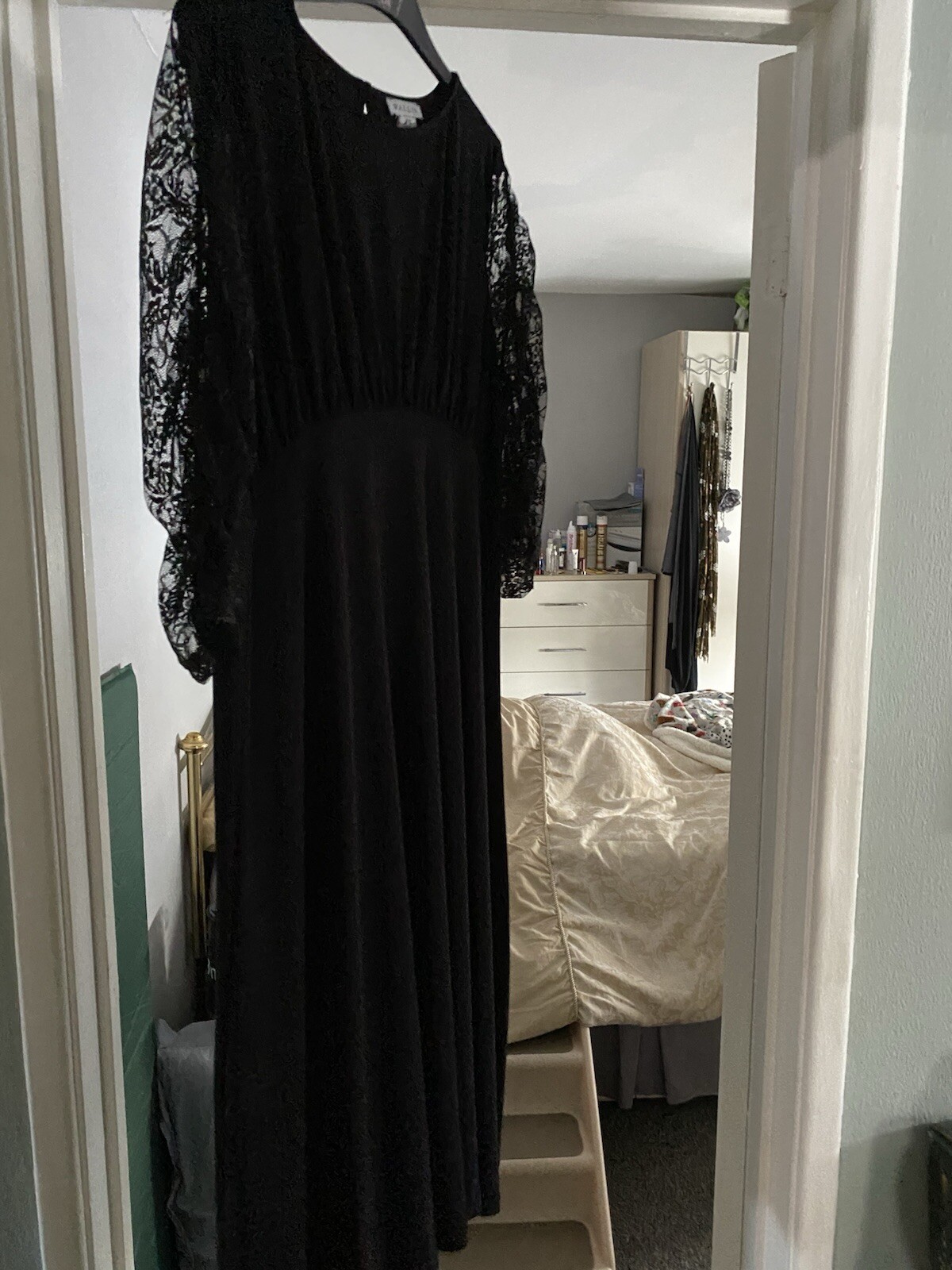 Picture 1 of 5