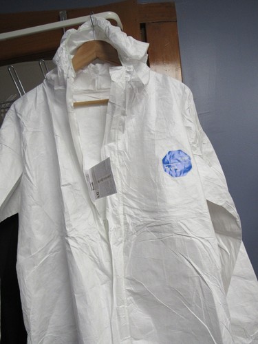 Dupont™ Tyvek® Professional Protective Coveralls- LG sold in sets of 3 - Picture 8 of 9