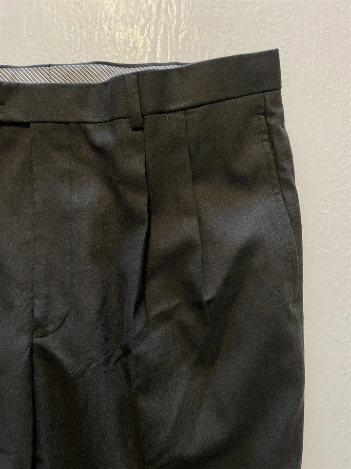 Cremieux Signature Collection 36 x 30 100% Wool Flannel Gray Pleated Dress Pants - Image 3 of 4