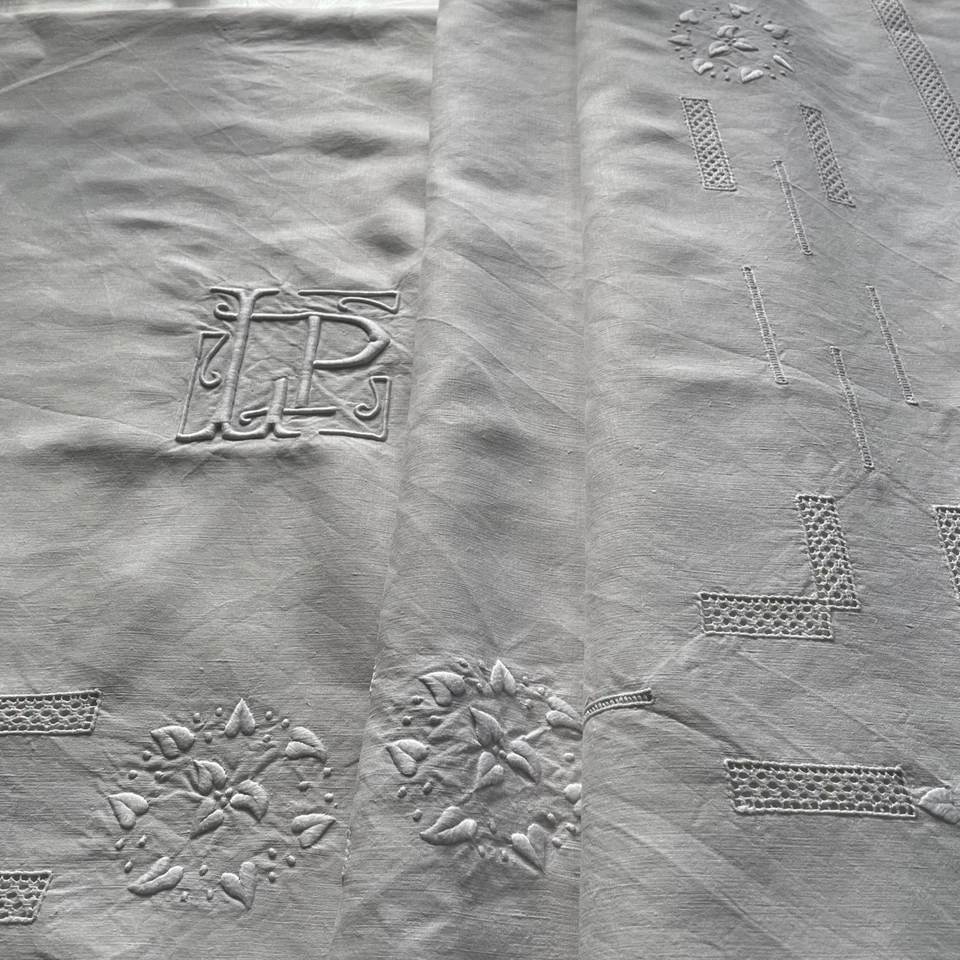 Drap Ancien Brodé Monogramme L P - Photo 4/4