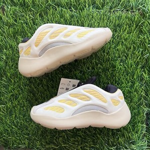 Adidas Yeezy 700 V3 Infants SAFFLOWER G54855 Size 9K Toddler new