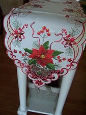 Holiday Christmas Poinsettia Pinecones Embroidered Table Runner New Beautiful