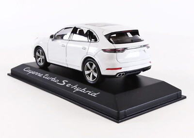 Porsche Cayenne Turbo S E-Hybrid 2019 Carrara White Minichamps