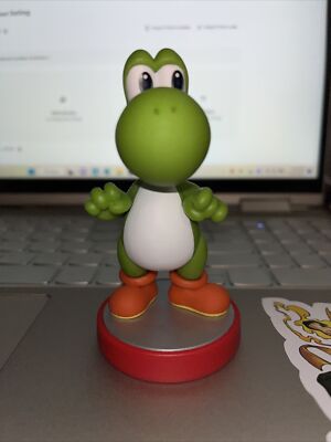 Amiibo Super Mario, Yoshi ,Red Base Pre-Owned, NO BOX {ABL1-44}