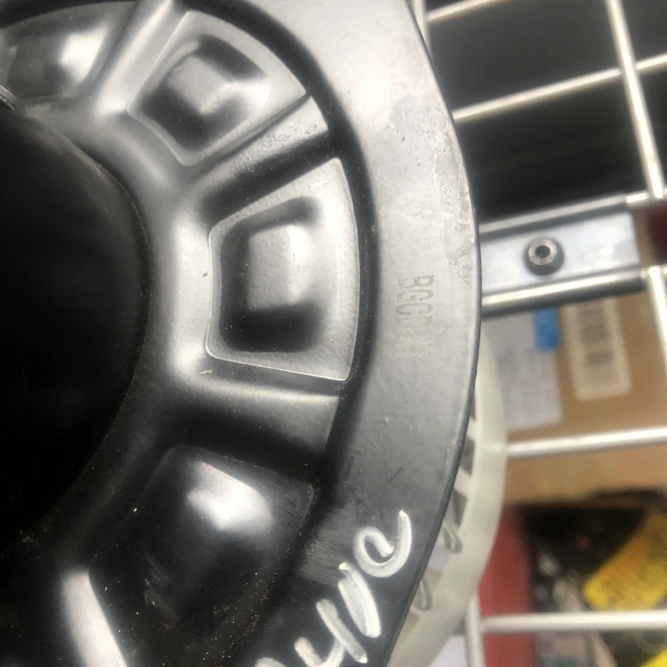 GMC Yukon Denali Tahoe 2004 06 05 suburbano trasero aire acondicionado calentador soplador motor OEM Foto 4 de 4