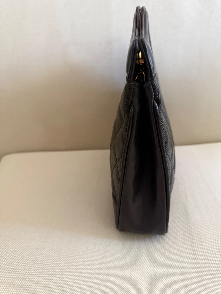 Bolso de mano de cuero Carlisle acolchado y convertible en bolso cruzado Foto 2 de 4