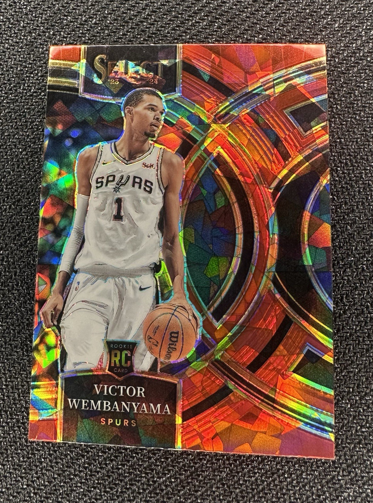 2023-24 Panini Select Premier Level Victor Wembanyama Red Cracked Ice Prizm (RC)