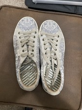 Taos Women s Patterned Leather Sneakers Great Condition