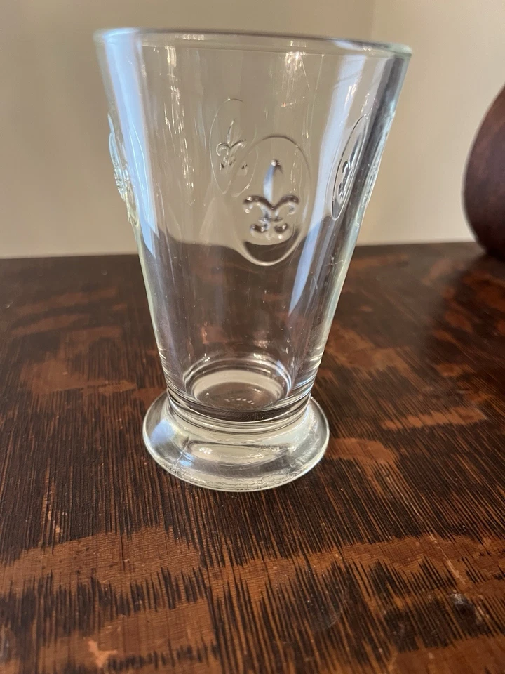 Juego de 6 vasos en relieve William Sonoma “Fleur de Lis” Foto 2 de 3