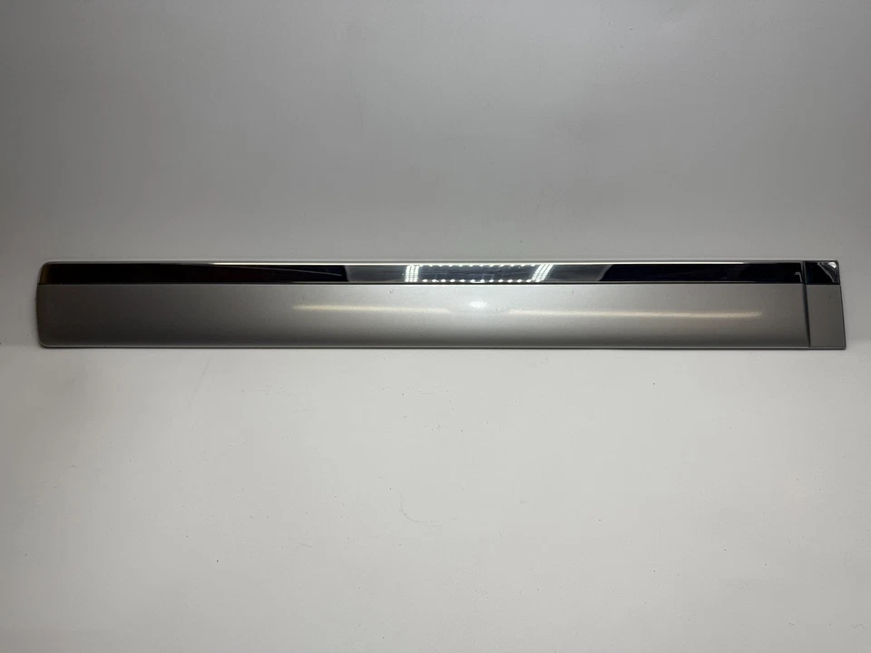 Moldura de puerta trasera derecha lado derecho OEM 09-14 Avalanche LTZ Suburban Yukon XL Foto 3 de 4