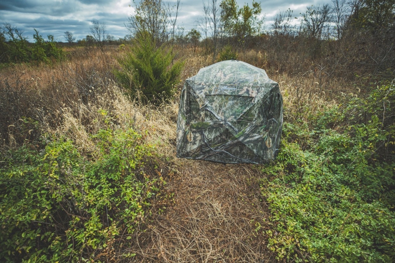 Ameristep Brickhouse Wide Bottom Hub Blind 3-Man 10-Window Mossy Oak Camo