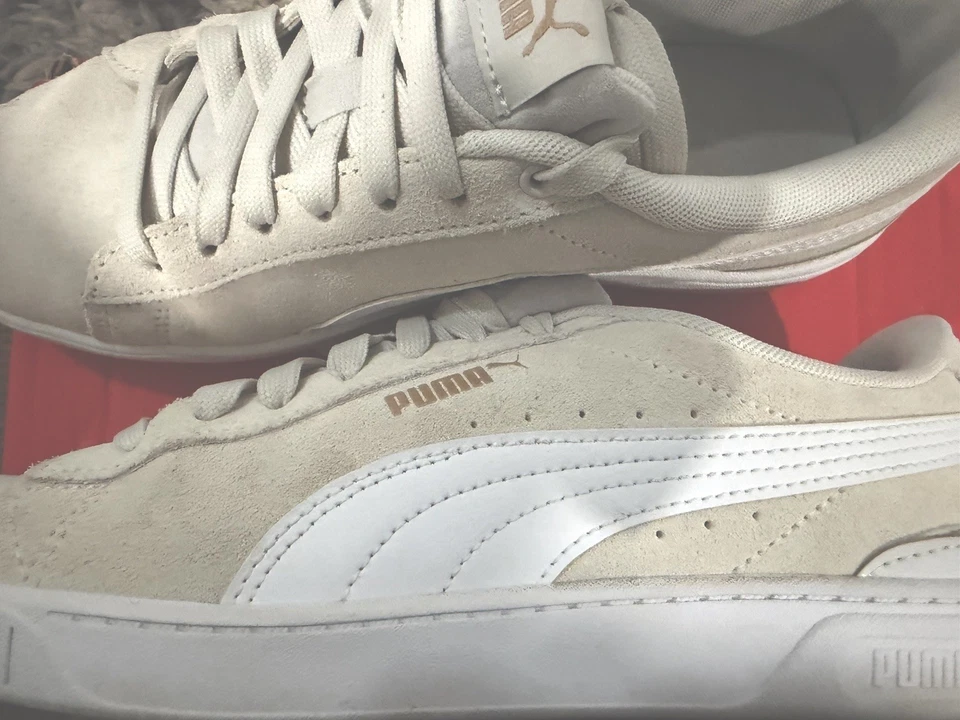 Zapatilla deportiva Puma de gamuza para mujer talla 8 gris pluma - blanca Puma dorada Vikki V3 Foto 3 de 4