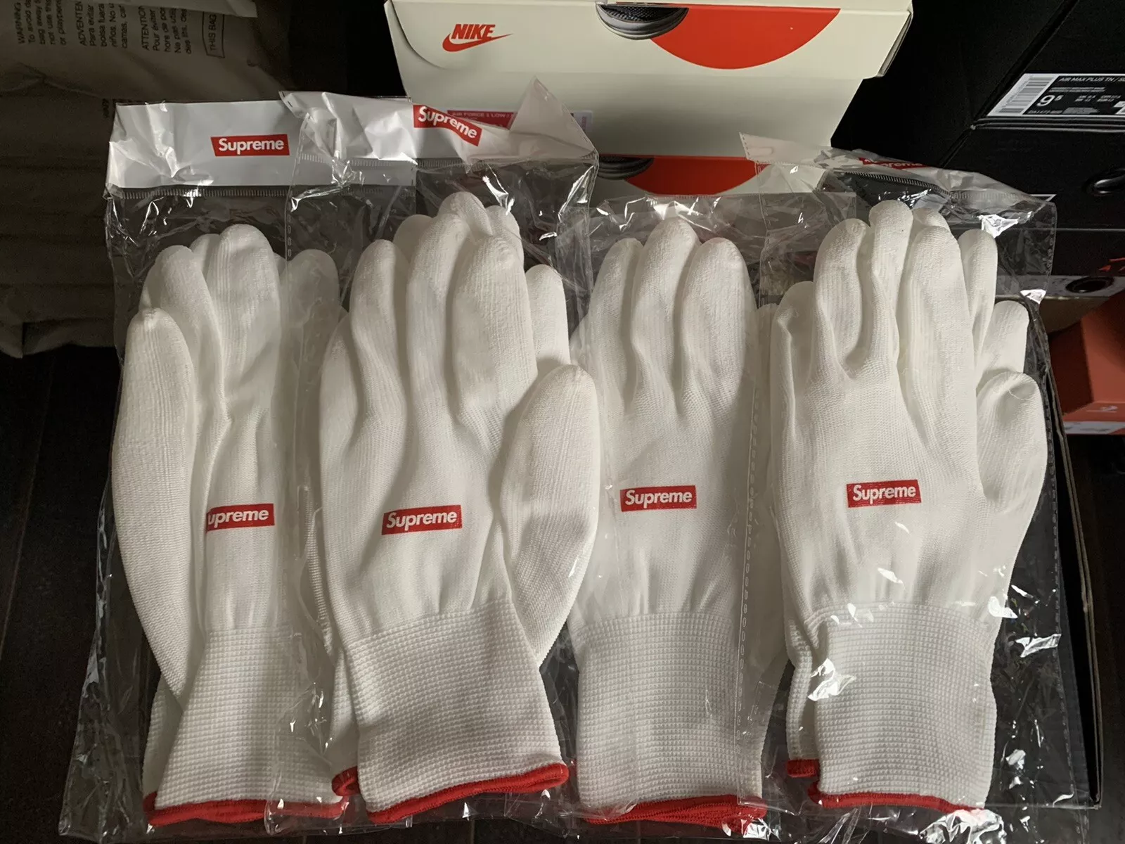 ?Supreme Rubberized Gloves FW20 White Brand New