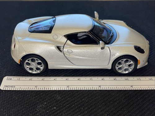 2013 Alfa Romeo 4C White 5" Diecast Model Pullback 1:32 Kinsmart Loose - Picture 5 of 13