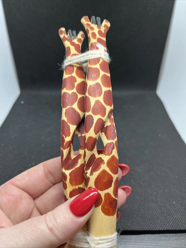 NUEVO Juego de lanzador de ensalada de jirafa africana de madera tallada a mano tenedor de madera + cuchara Foto 3 de 4