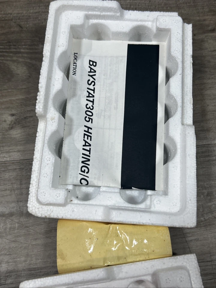 NOS TRANE BAYSTAT305 24 VOLT HEATING COOLING THERMOSTAT WITH FAN SWITCH - Image 4 of 4