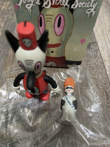 Kidrobot Gary Baseman Toby's Secret Society Princess Of Secrets 3" Vinyl Figure - Picture 3 of 5
