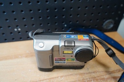 Sony Mavica MVC-FD83 0.9MP Digital Camera - Silver (MVCFD83) for