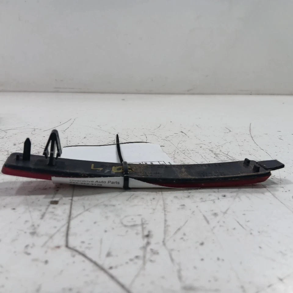 Luz de señalización trasera Chevy Traverse 2010 2011 2012 2013 Foto 3 de 4