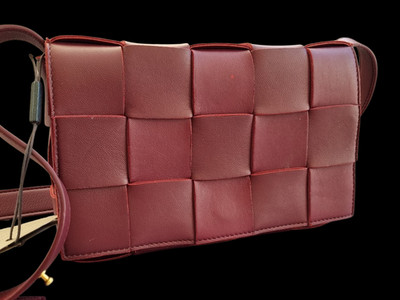 Bottega Veneta Cassette Umhängetasche Bordeaux Leder