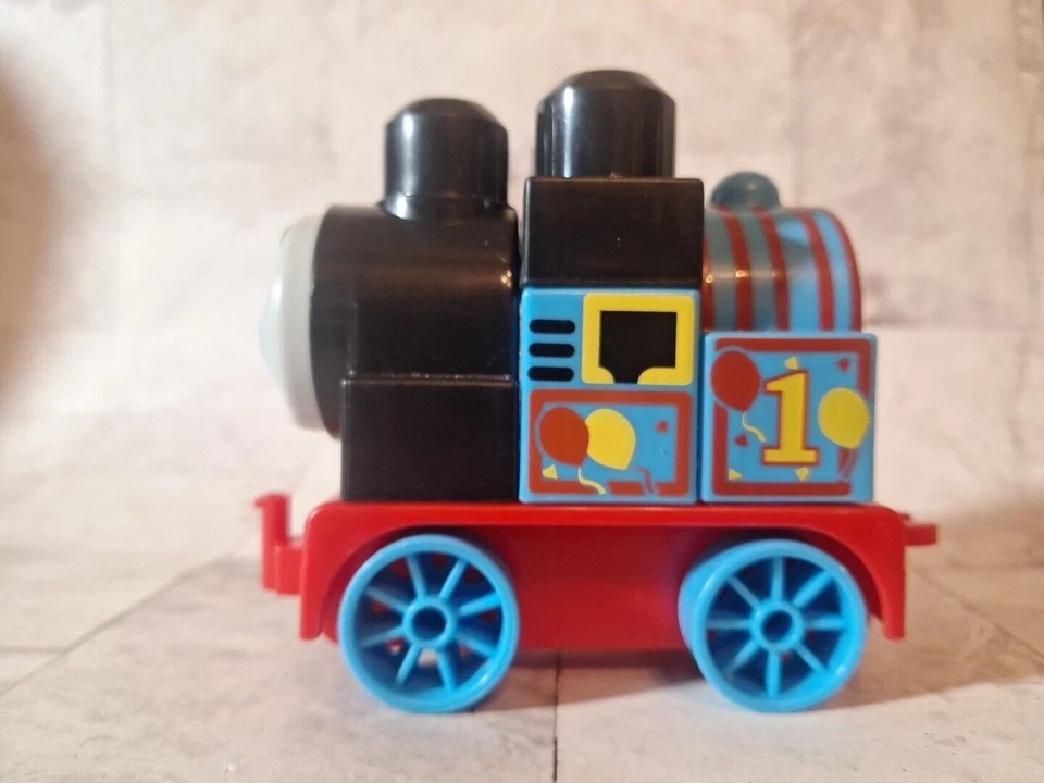Mega Blok Birthday Balloons Thomas The Train 5 Piece Building Set - Image 2 of 4