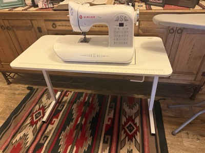 SINGER One Sewing Machine   Computerized, 24 Stitches, Excellent
