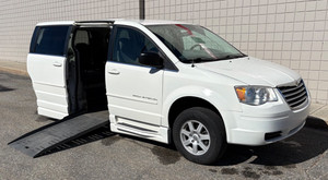 2010 Chrysler Town & Country LX
