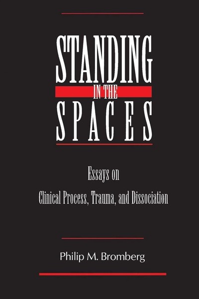 Standing In The Spaces | Philip M. Bromberg | Taschenbuch | Englisch | 2001-image