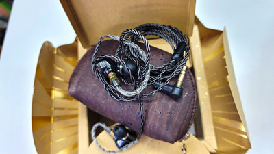 Campfire Audio Solaris Wired Portable In-Ear Monitors w/ Detach Cable, Case, Box