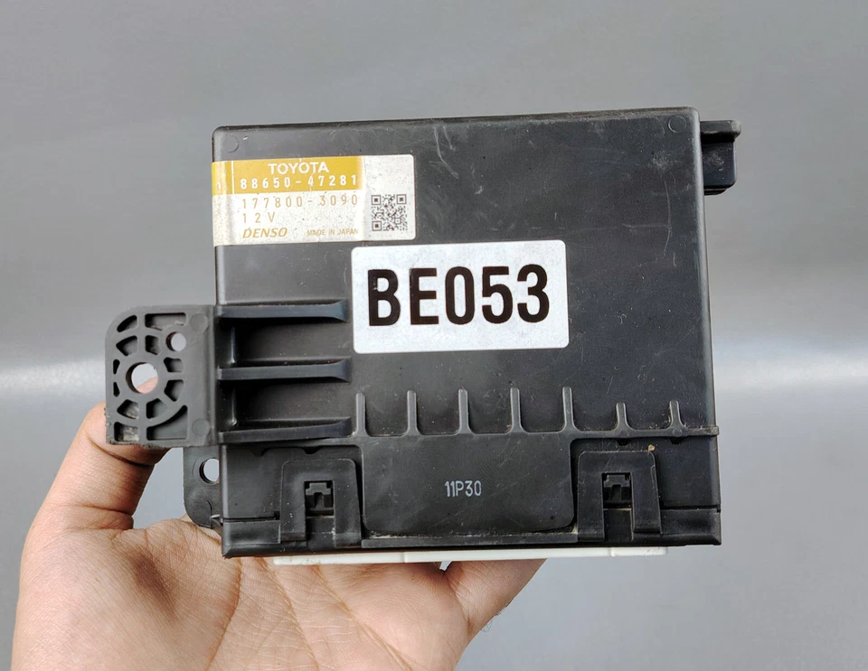 TOYOTA PRIUS V 2012 2014 AC TEMPRATURE CONTROL MODULE AMPLIFIER UNIT 88650 47281 - Image 3 of 4