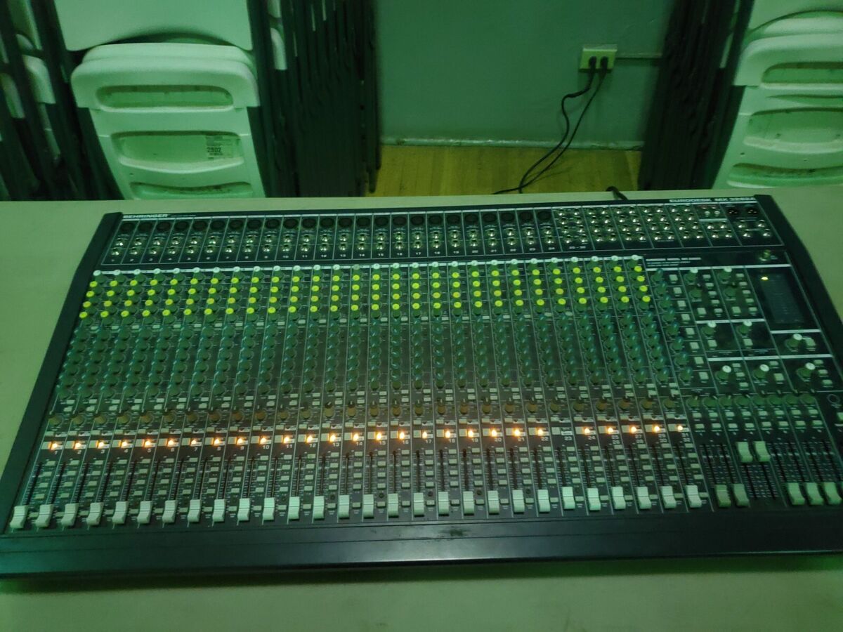 Behringer Eurodesk MX3282A Console w Power Supply And Road Behringer Eurodesk MX3282A Console w Power Supply And Road