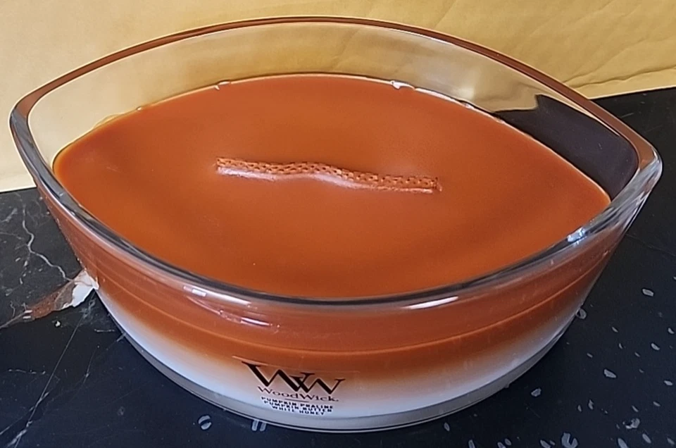 Woodwick Trilogy 16 oz. Vela: bombón de calabaza/mantequilla de calabaza/aromas de miel blanca Foto 2 de 3