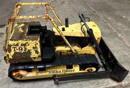 Vintage Mighty Tonka T9 Bulldozer Yellow 1970’s for parts or repair