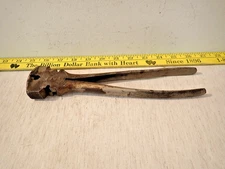 Vintage/Rare  Unbranded Barber wire Fence Pliers , Hammer & wire Cutter