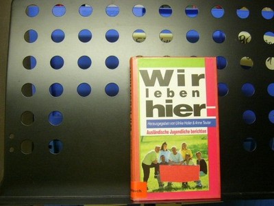 Wir leben hier : Ausländische Jugendliche berichten Holler, Ulrike :