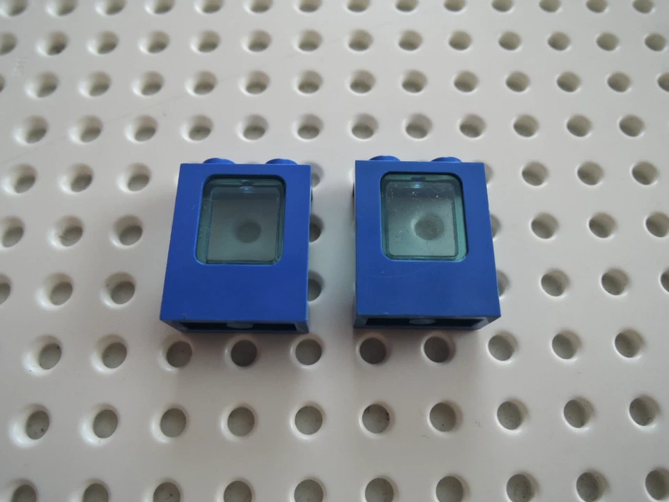 Lego 2 x Fenster Flugzeug 2377c01 blau 1x2x2 +Scheibe tr. hellblau 6661 - Bild 1 von 1