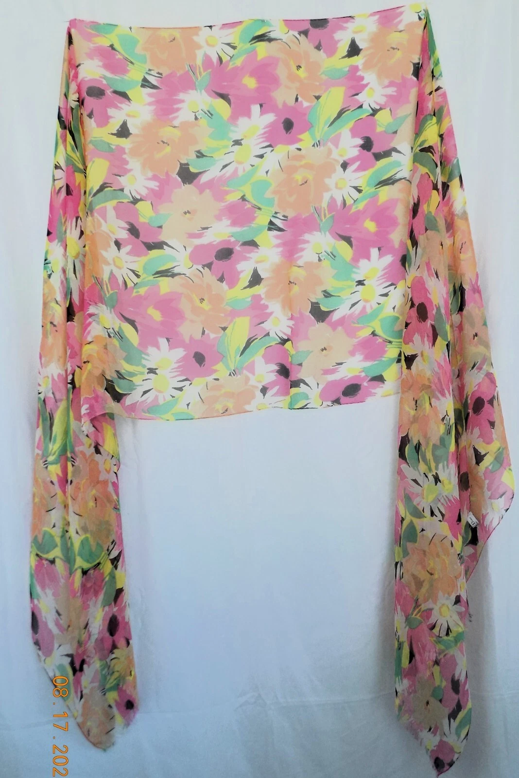 Foulard vintage Dior en mousseline de soie   92 po X 26 po en fleurs multicolores   frangé