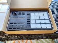Native Instruments MASCHINE MIKRO MK3 Drum Co...