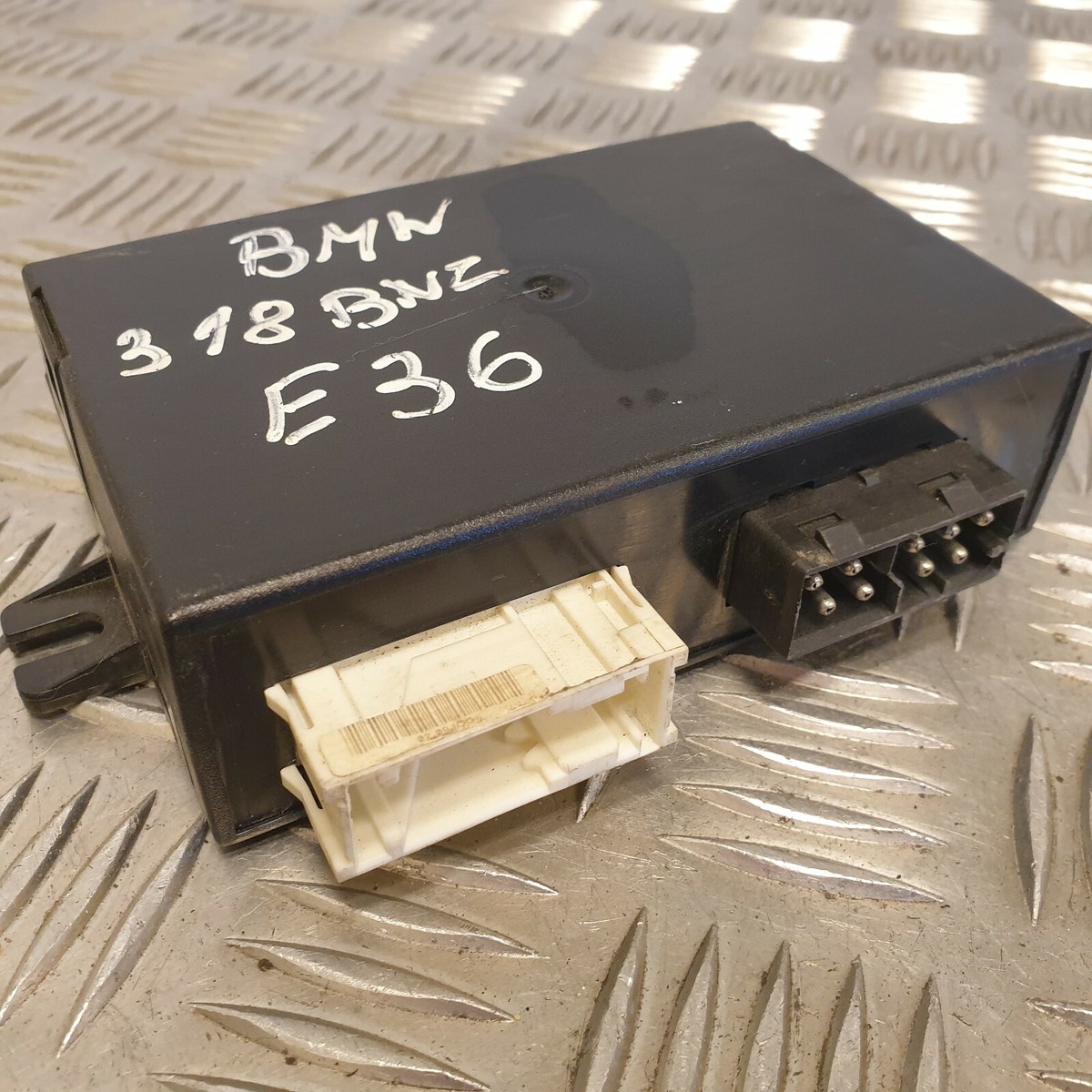 J18 BMW CENTRAL LOCKING SYSTEM Control Module Unit 61.35