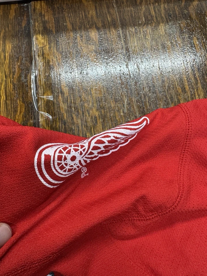 Detroit Red Wings Jersey Boys Youth Small Red White Reversible Sweater - Image 4 of 4