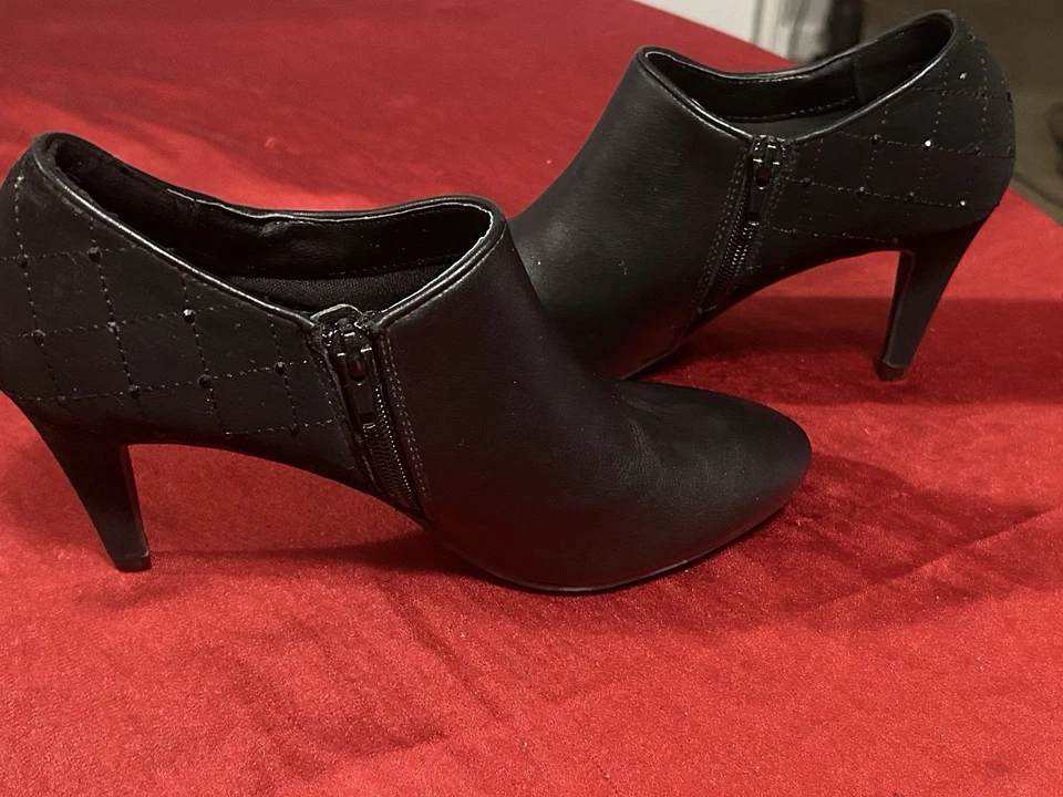 Botinhas Gloria Vanderbilt Espuma de Memória Espumante 8 1/2 Ótima Forma - Imagem 4 de 4