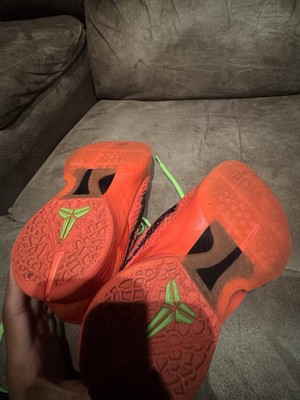 Kobe 5 Grinches. Good Grip. Box Is Beat. Nike Symbol coming Off Used Sharpie