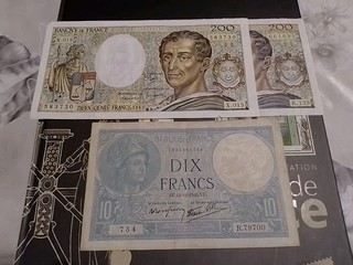 France: lot de 3 billets 200 francs montesquieu Et 10 frs billet Bleu