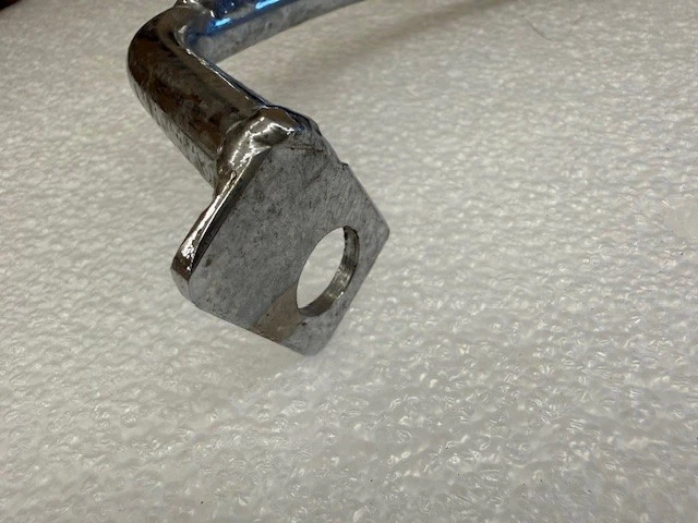 Kit de riel de agarre de asiento lado derecho Harley Davidson 52687-97 Softail 97-05 cromo OEM Foto 3 de 4