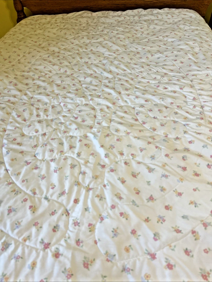Vintage Diane Von Furstenberg Reversible Quilt – 76” x 88”  Twin Cottage Theme - Image 2 of 4