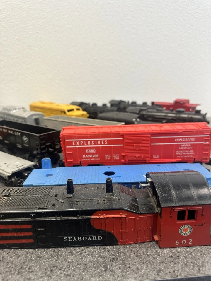 Vintage Lionel O-Gauge 18 Pc Train Lot Locomotives Engines Tender Train Cars - Image 2 of 4