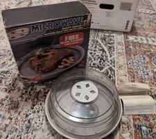 Nordic Ware MICROWAVE MIGHTY SIZZLER + Cover Browning Searing Grilling Frying 