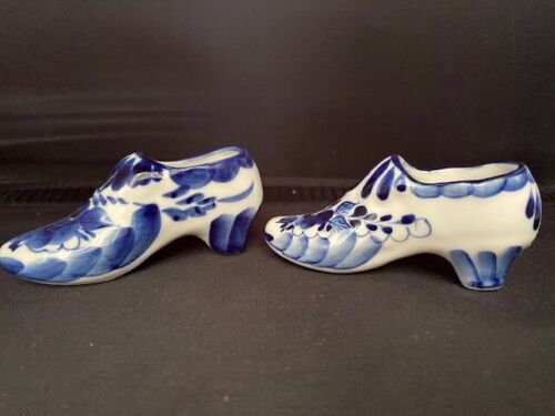 Set of Two Russian GZHEL Porcelain Mini Shoes Blue Cobalt/White - Picture 1 of 5