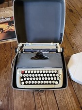 Smith Corona Galaxie II Manual Typewriter w/Case  thumbnail